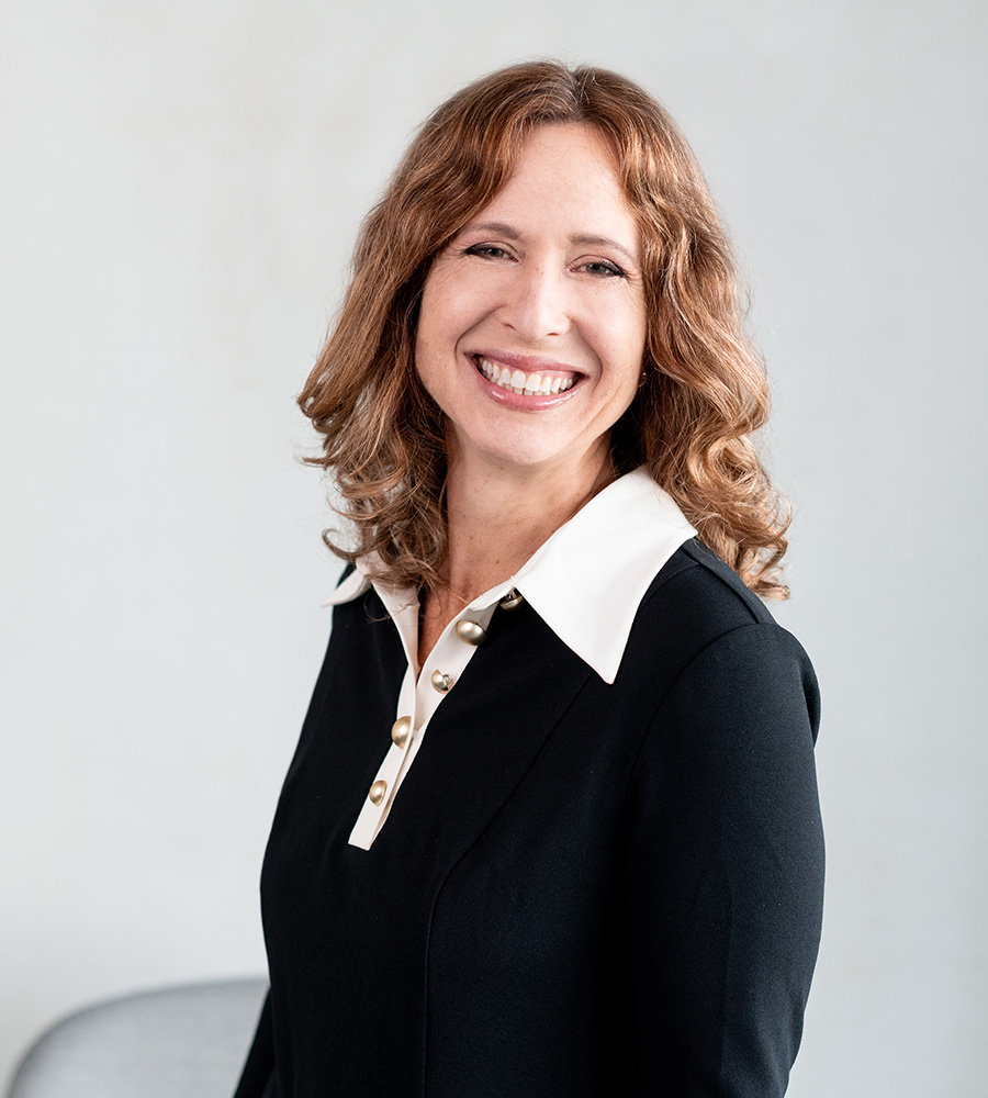 2024-Exec-Headshots-900x1000-_0008_Dessalen-Wood